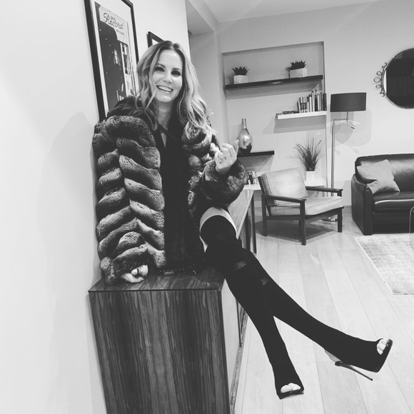 🦋 Poshmark Ambassador Tina Briggs 🦋 - Picture 11 of 17